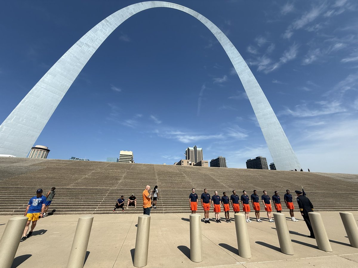 MitchellMcCoy's tweet image. This next class of recruits are on their final run before graduation! #SLMPD