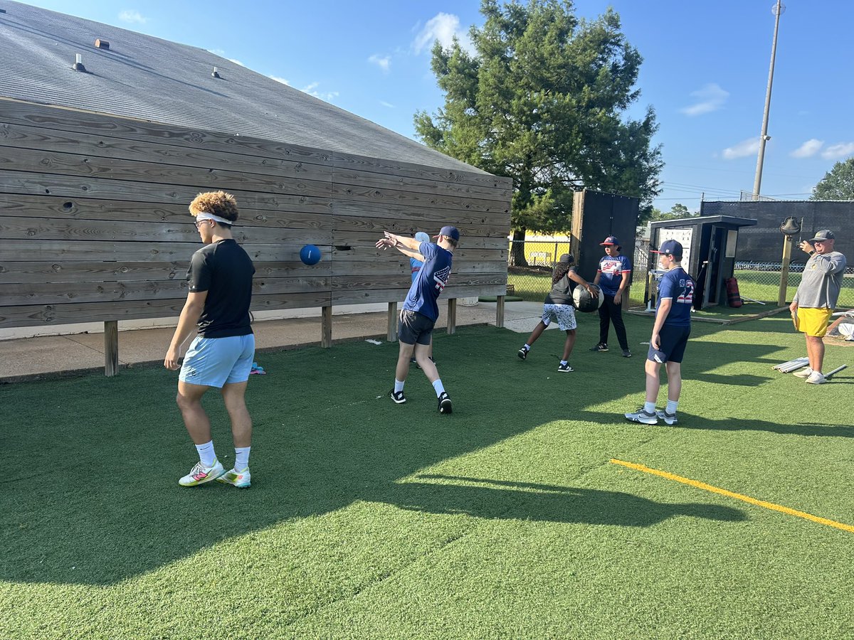 If we missed you yesterday, it’s not too late to sign up for the Hitting Academy! 

Sign up below! 👇🏼

playnsports.com/event/hitting-…