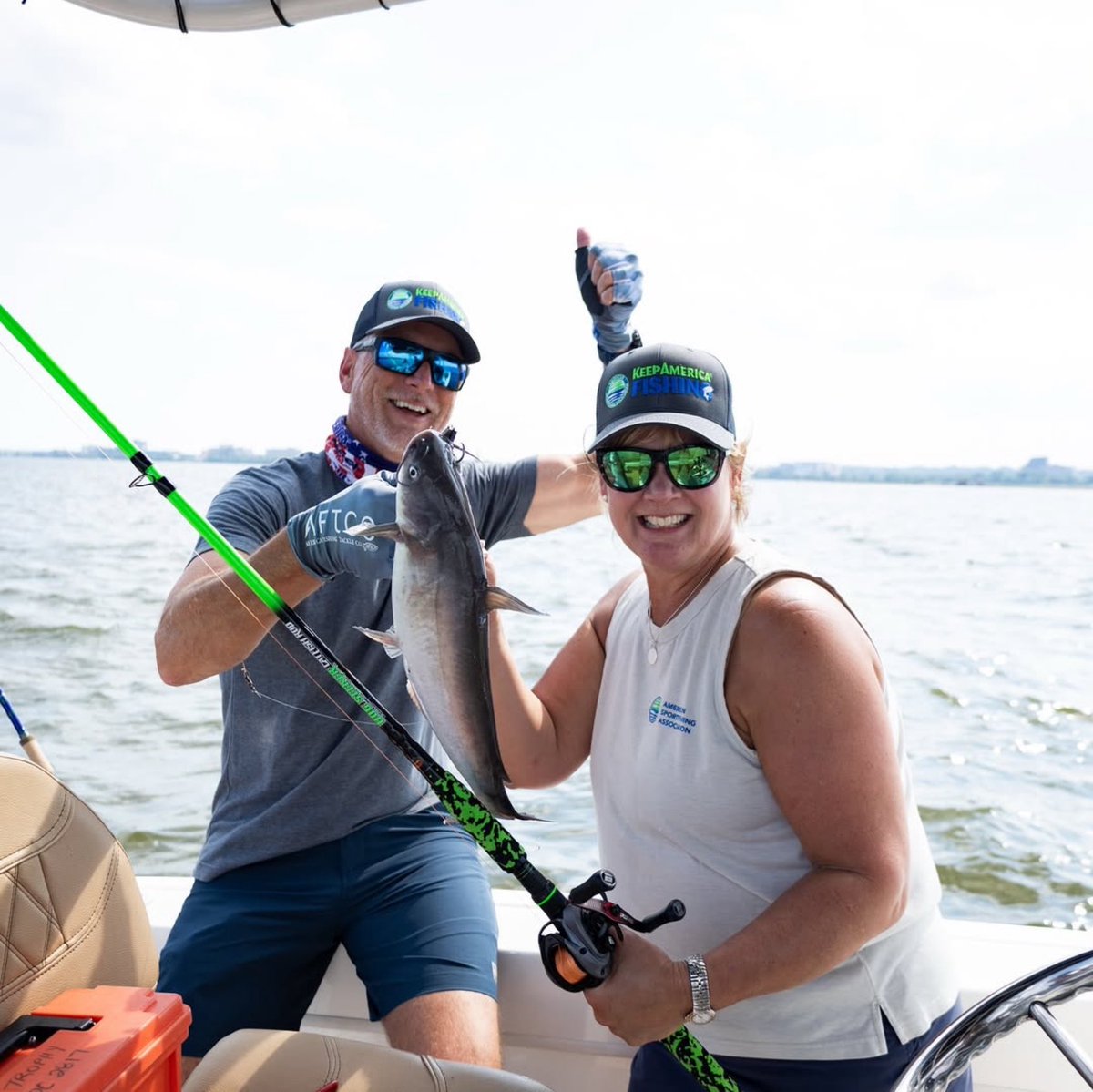 ASAFishing's tweet image. ASA staff hooked on to some blue catfish on the Potomac river! Get out on the water and share the fishing fun with a friend or family member this weekend🎣
#FishingShareTheFun #KeepAmericaFishing #SportfishingCommunity