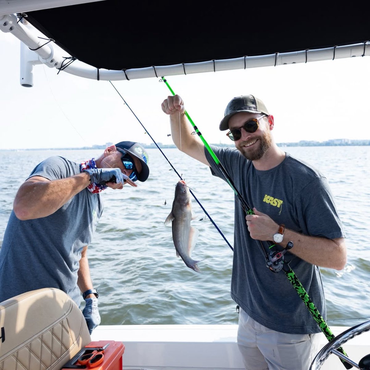 ASAFishing's tweet image. ASA staff hooked on to some blue catfish on the Potomac river! Get out on the water and share the fishing fun with a friend or family member this weekend🎣
#FishingShareTheFun #KeepAmericaFishing #SportfishingCommunity