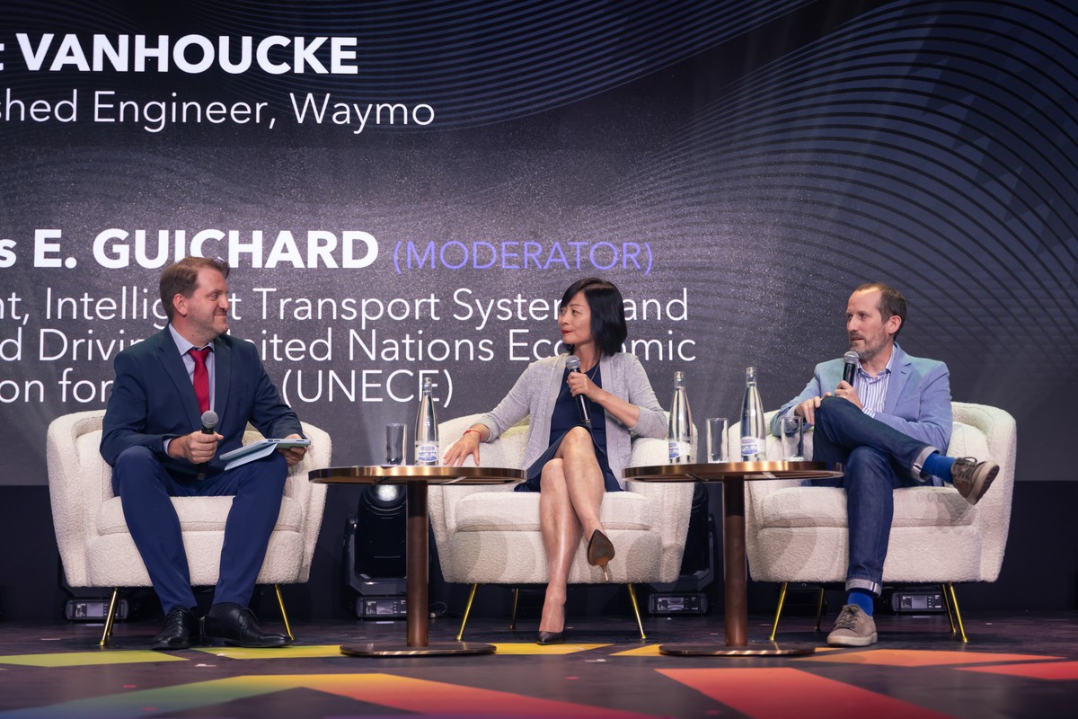 AIforGood's tweet image. The #AIforGood Global Summit continued this afternoon on Center Stage with forward-looking sessions tackling the next frontiers of #AI, #quantum tech, #security, mobility, and creative expression.
This afternoon’s sessions featured:
👉 Future Standards for Frontier Tech: Quantum…