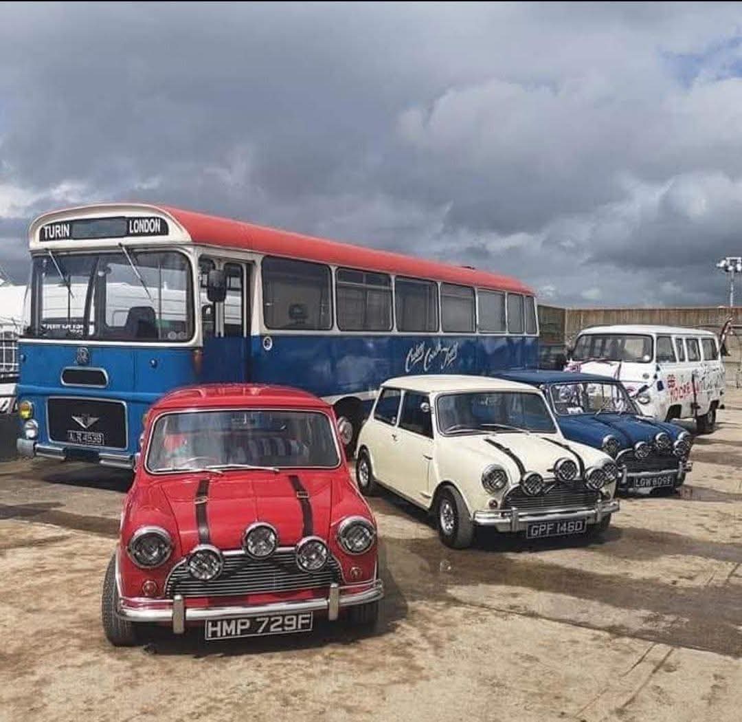 bolderston_mark's tweet image. The Full set from the Italian Job Your Thoughts Please and Thanks "Your only supposed to blow the Bloody doors off "