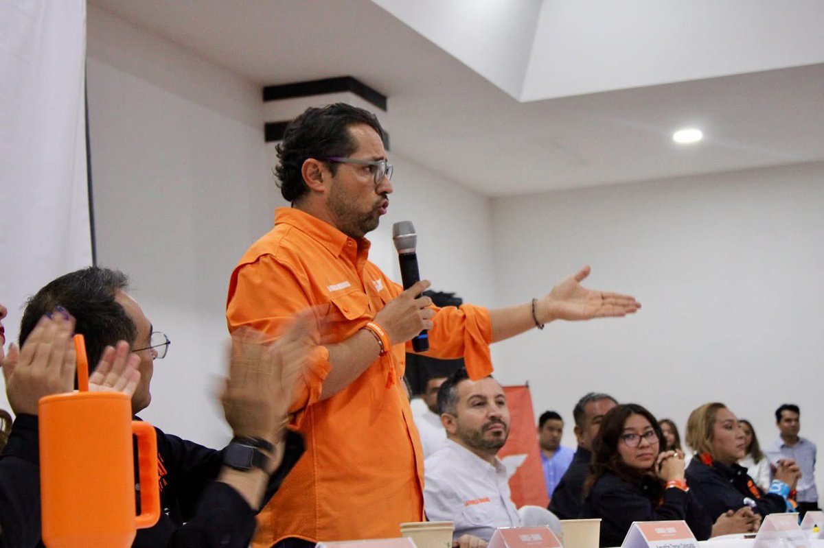 Agustin_TorresD's tweet image. Esta es la gran Fuerza Naranja que nos representa en Chiapas💪🧡

Que gusto saludar a mujeres y hombres libres que hoy reafirman su compromiso por un México Nuevo🇲🇽