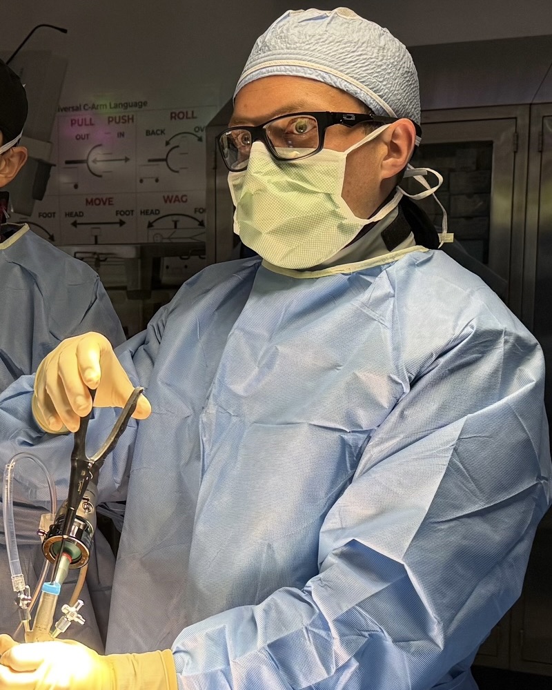 ArthrexSpine's tweet image. Congratulations Corey Walker, MD, Cedars-Sinai, Los Angeles, for his remarkable progress over the past 15 months in advancing ultra-minimally invasive spine surgery using the Arthrex Endoscopic Spine Platform.
Dr. Walker has demonstrated an exceptional commitment to mastering…