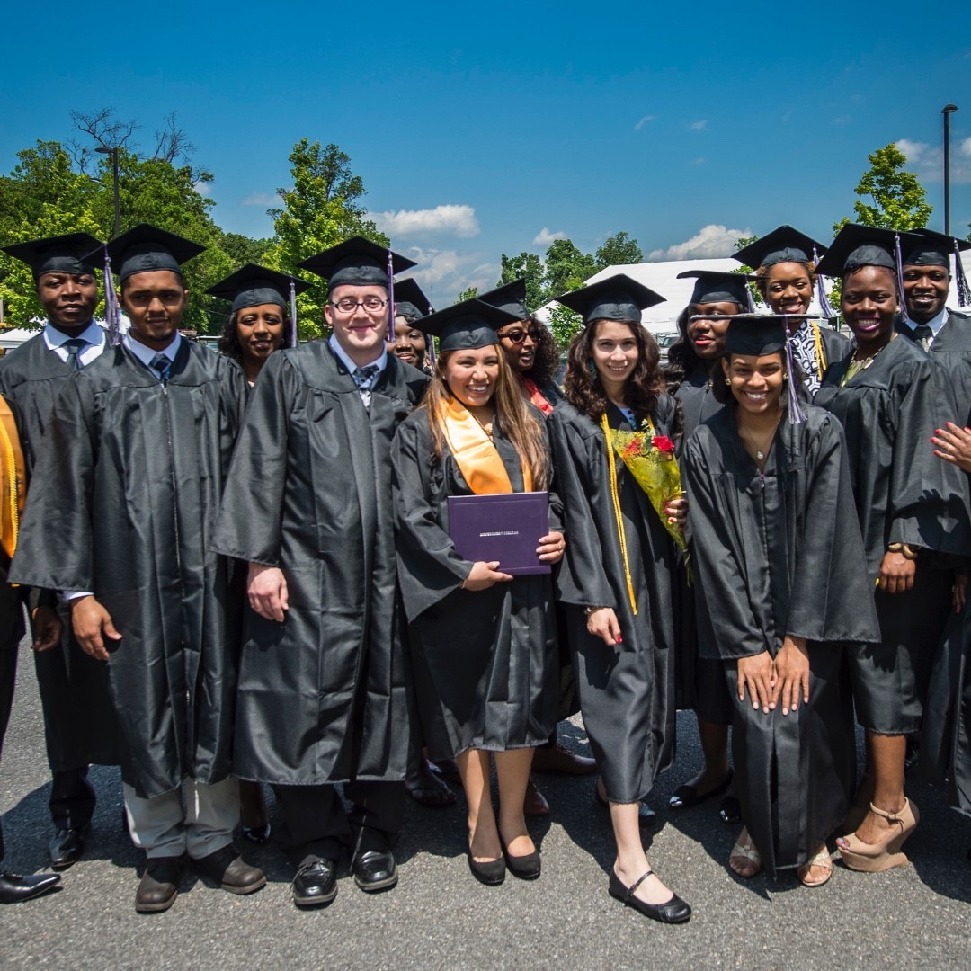 montgomerycoll's tweet image. Earn your HS diploma &amp;amp; associate&apos;s degree from #MontgomeryCollege at the same time w/Dual Enrollment: 
* Potentially save money on college tuition
* Accelerate college completion
* Gain additional skills &amp;amp; confidence needed to succeed
Learn more at go2mc.me/4lgdrcw