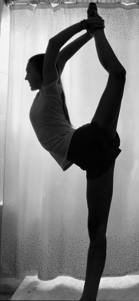 Avery Baker (@averybcheer) on Twitter photo 