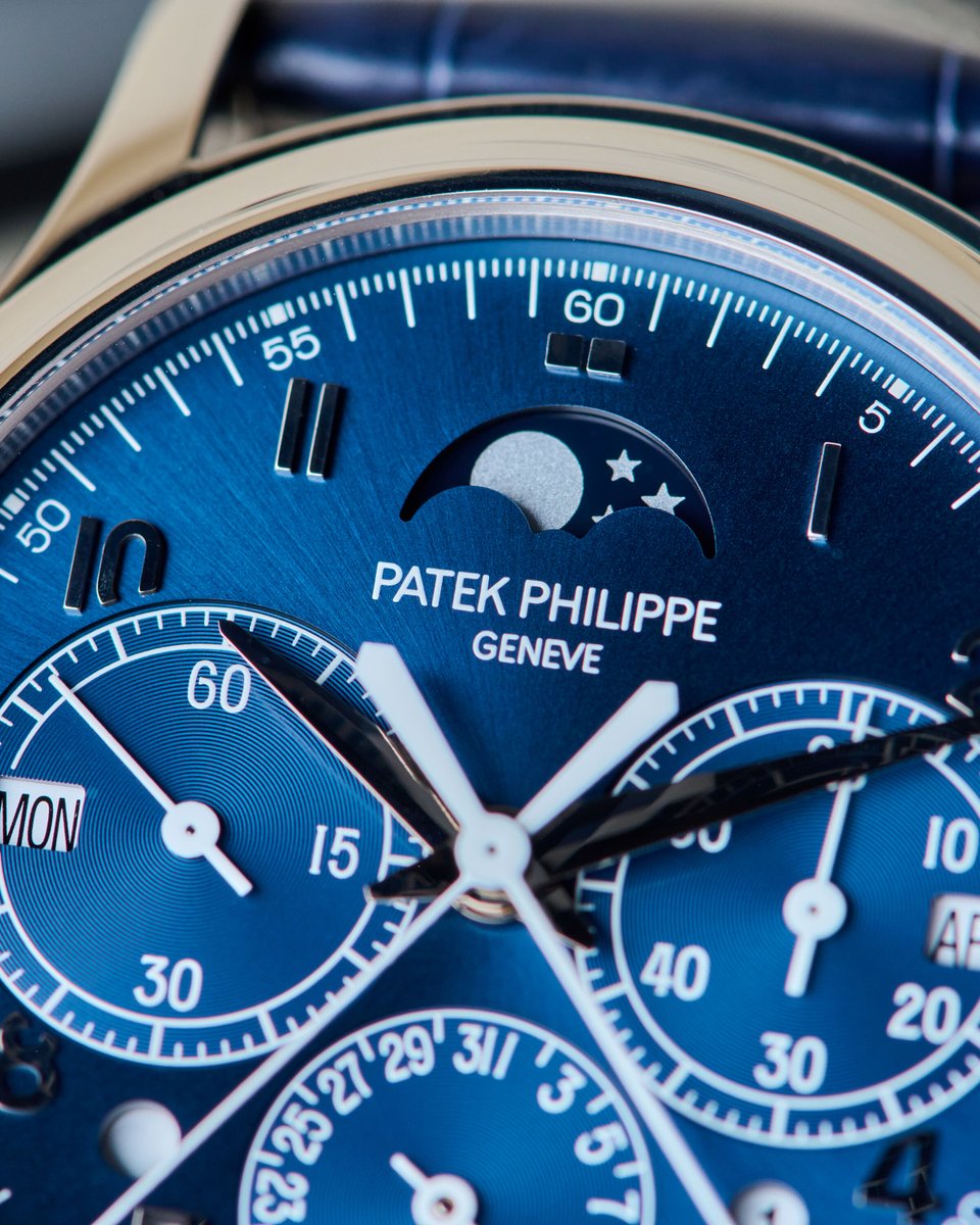 EuropeanWatchCo's tweet image. 🔵 One of the most quietly confident Pateks ever made.

The Patek Philippe 5372P-001 pairs two of the most prestigious complications in watchmaking: a split-seconds chronograph and a perpetual calendar, all housed in a compact platinum case and topped with a stunning blue dial.…