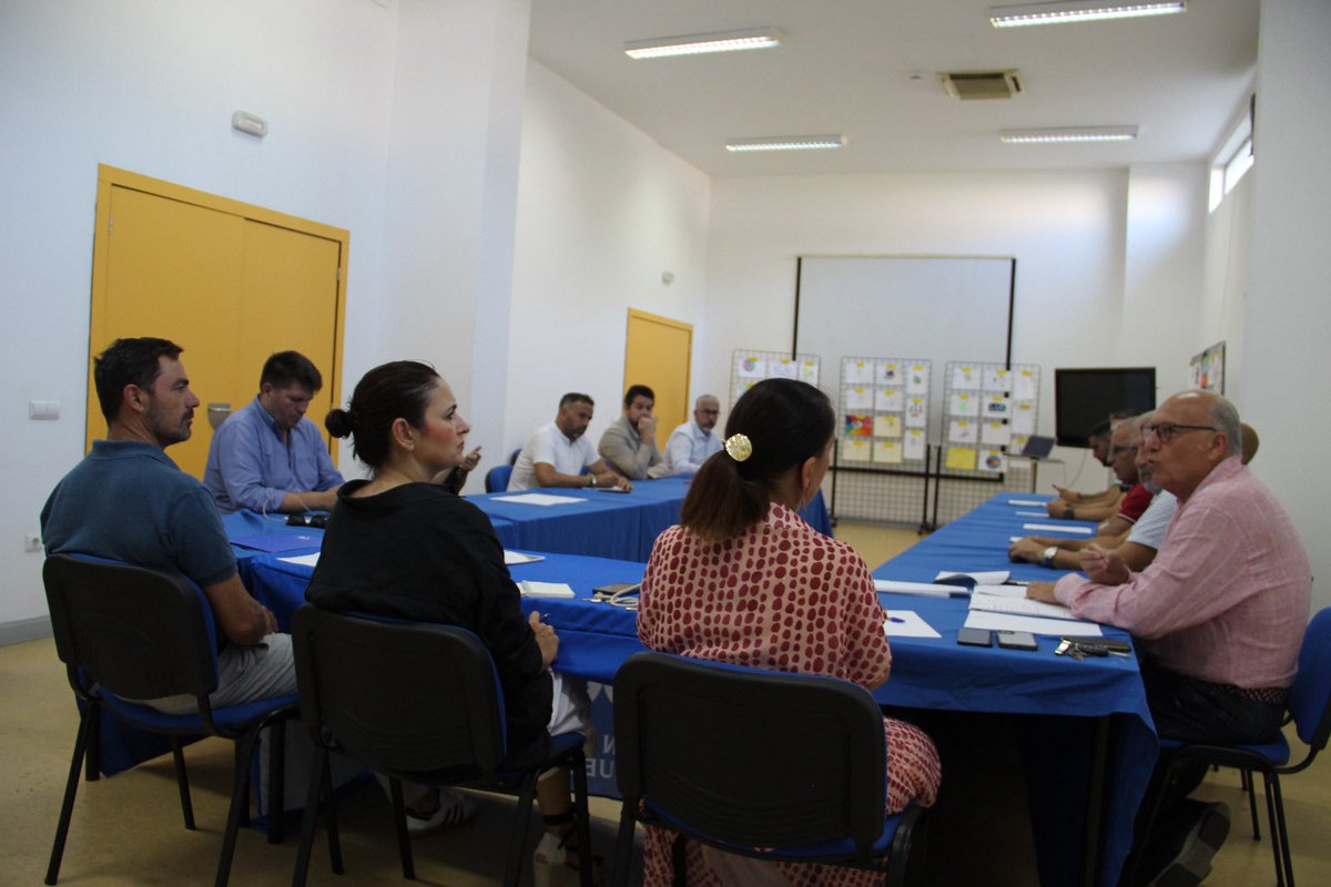 🏅 Reunida la Comisión Provincial de Deportes y Diversidad Funcional con Juan Daniel Romero y Carmen Díaz. Se ha reconocido a clubes y deportistas por sus éxitos 👏🏽. La provincia de #Huelva ya es referente en deporte adaptado en Andalucía 💪 . #DeporteInclusivo
