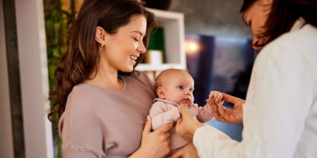 🤝 Home Visiting is a 𝑝𝑎𝑟𝑡𝑛𝑒𝑟𝑠𝘩𝑖𝑝 between parents and professionals. Home Visiting is educational, supportive, empowering and voluntary. Learn more about home visiting in Mecklenburg County 👉 smartstartofmeck.org/early-childhoo… #HomeVisitingMatters