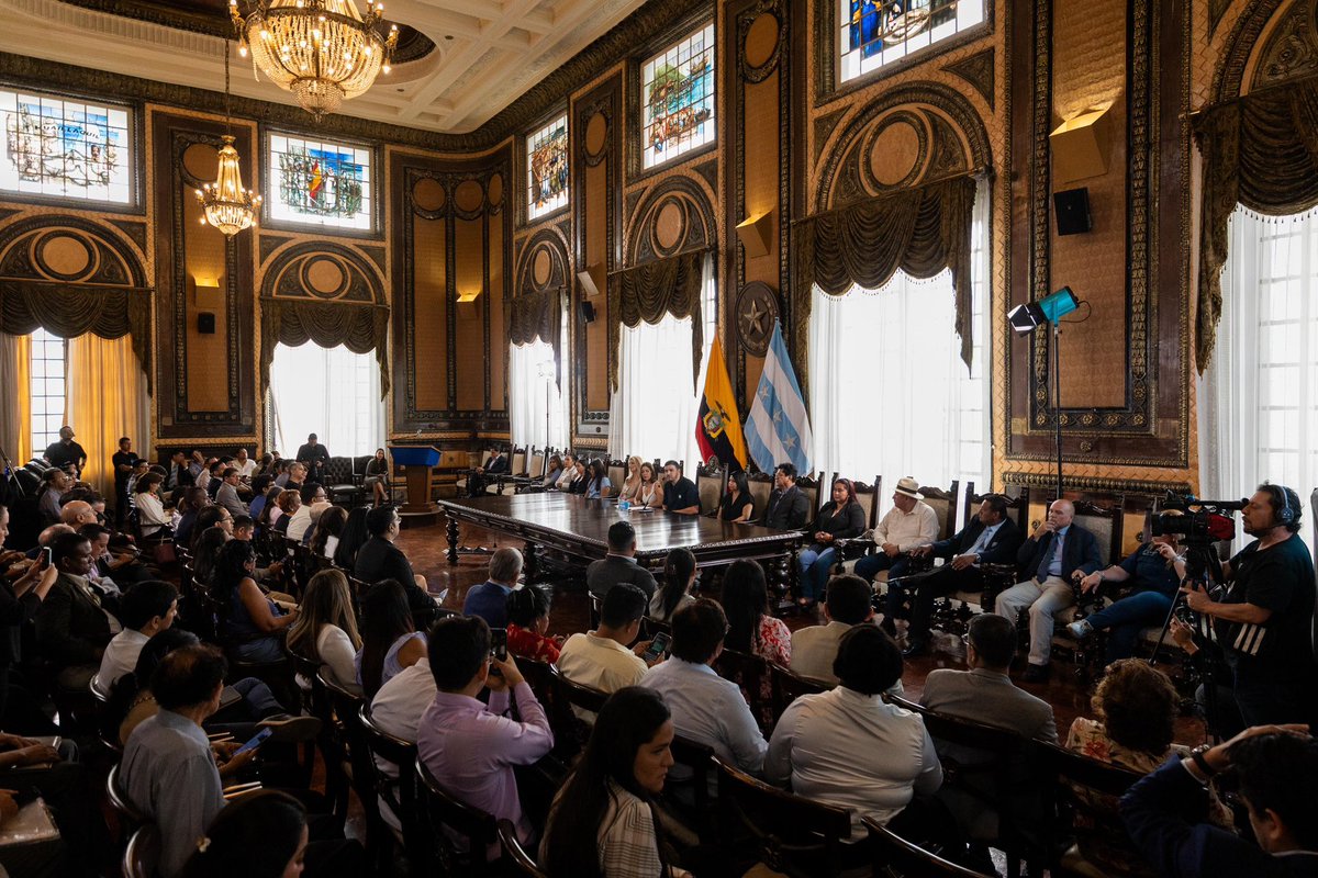 En solo dos años, siendo nuevos en la función pública, recuperamos el respeto, el orden, el control y el orgullo del Municipio de Guayaquil.
No fue magia. Fue equipo. Fue esfuerzo. Fue convicción. Y vamos por más. Porque Guayaquil Renace… y no va a parar.

#RendiciónDeCuentas