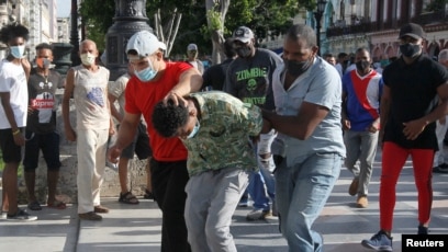 <a href="/_TereFelipe_/">Tere Felipe</a> 📢 LA BRUTAL REPRESIÓN DEL 11J: EL RÉGIMEN MOSTRÓ SU VERDADERO ROSTRO

El 11 de Julio de 2021 marcó un antes y un después en la historia reciente de Cuba. Miles de cubanos salieron a las calles pidiendo libertad, comida, vacunas y el fin de la dictadura.

¿La respuesta del