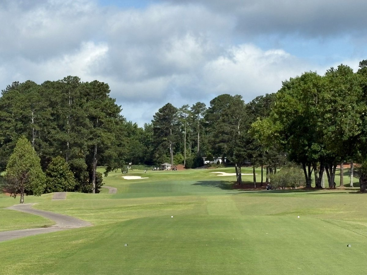 ✨It's Flashback Friday!✨Hole #18 has seen it all, from its 1972 layout to hosting the Stadion Classic in 2010-2013 and everything in between, but one thing has stayed the same: missing the green in regulation.🙈