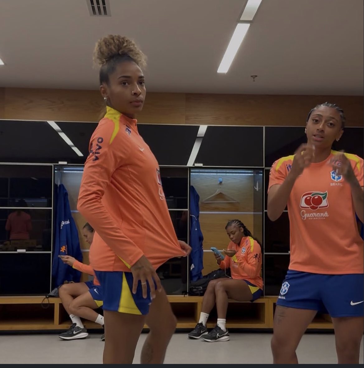 carly codina batlle putellas tweet media