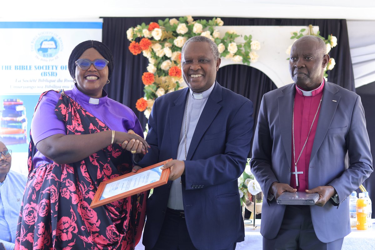 bible_rwanda's tweet photo. #BSR
Today, His Eminence @KambandaAntoine presided over the #Handover Ceremony of BSR's #Outgoing and #NewBoard of #Directors, #ConflictResolution, and #AuditCommittee.
The #Outgoing committees were recognized for their service during the #Ceremony at BSR headquarters. https://t.co/t9weMx7juf