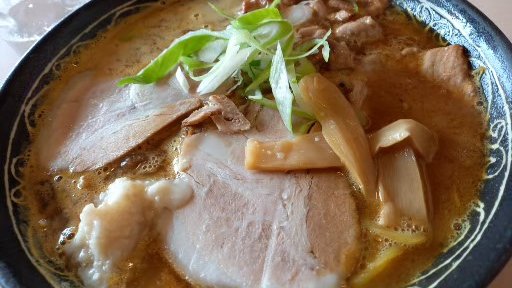 RecordsBdg's tweet image. 胆振鉏(いふりさへ)をゆく35
帰省の折、母が買い物したいというので近くのモルエへ
そんで昼食は冷やし中華が食べたいというので、端っこにあるらんらん食堂に行きました
僕はどこでもカレー拉麺🍜
ボーカルshunの新作MV、月曜発表です🎤
では、shunのカップ拉麺の唄を↓
🎵youtube.com/watch?v=n2-H4H…