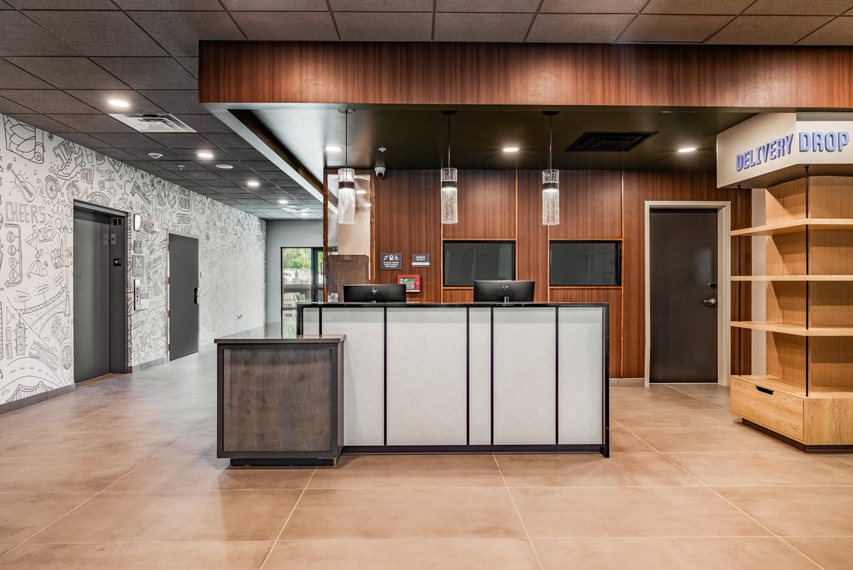 3HGroup's tweet image. 3H Group just welcomed guests to the world's first LivSmart Studios by @Hilton in Tullahoma, TN! As proud owners, we're honored to spearhead Hilton's newest brand launch. Huge thanks to our partners: @Hilton, Grace Construction Consultants, LBA Hospitality, and @SmartBank!