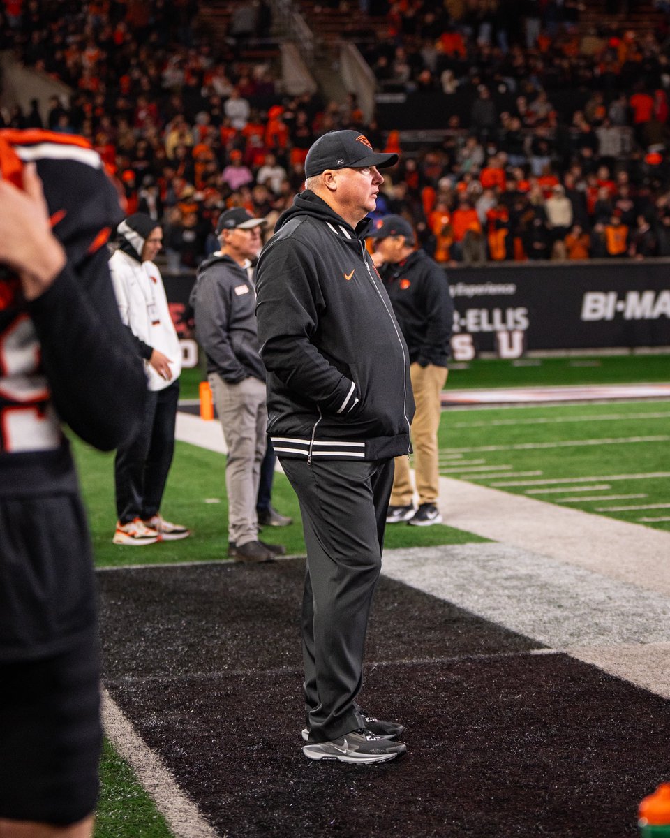 BeaverFootball's tweet image. happy birthday to our Director of Strategic Operations, Brian Lundy! 🎈