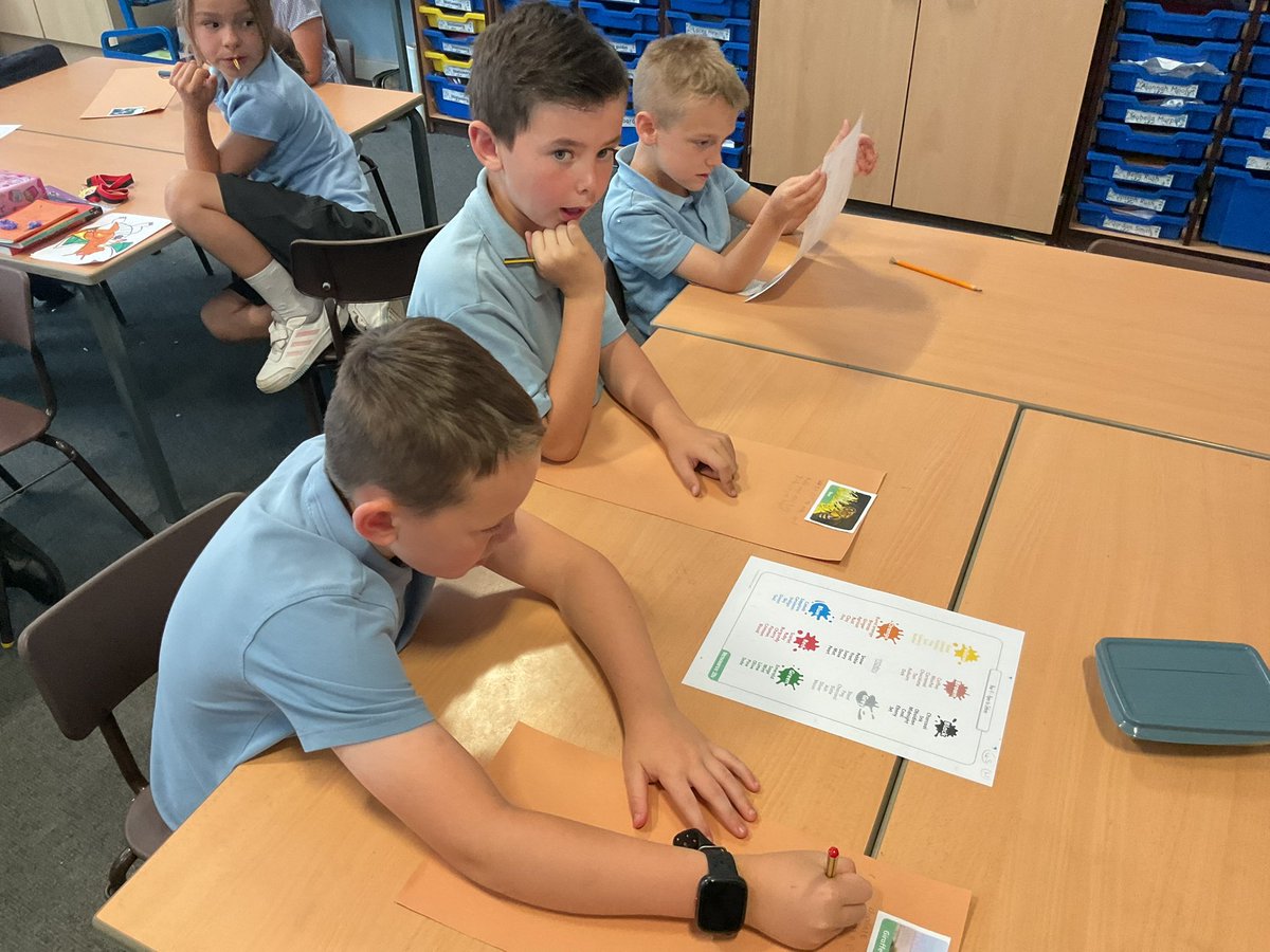 Great collaborative work in English today, collecting descriptive phrases to use in our shape poems next week.
