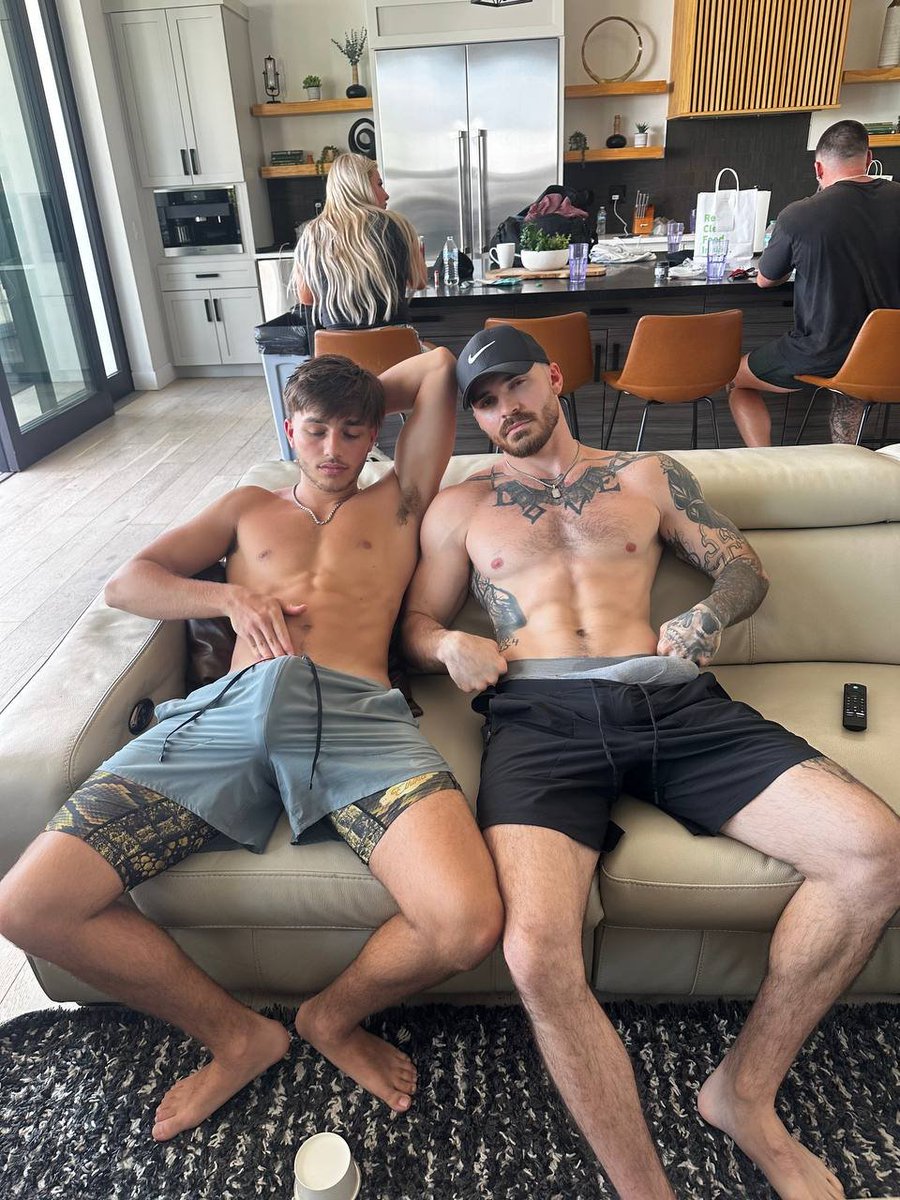 Just say 'hello' if you want to unlock my nudyzz🥵