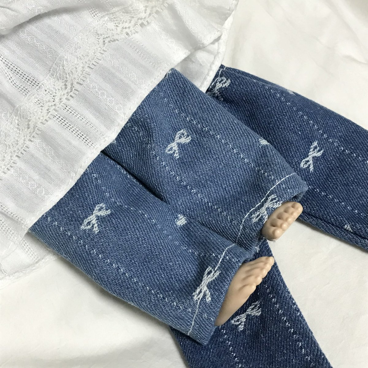 #트인덕장터
- 러블리본 데님 ౨ৎ  * 블랙체크🖤 주문제작 -
[7/12 15:00~]

• 러블리본 데님(할인가 ₩10,000) 온라인 2차 10벌 한정
• 블랙체크(할인가 ₩9,000) 온라인 1차 10벌 한정

러블리본 데님은 연청 버전이 추가되었습니다!
자세한 사항은 타래 블로그 글을 확인해주세요🍀