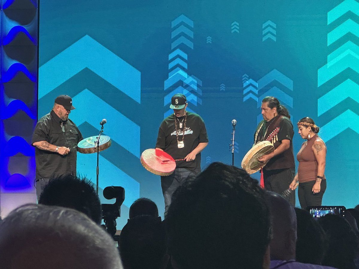 PrincipalGaston's tweet photo. The #principalsUNITED kicked off with a welcome from the Black River Canoe Family and the national anthem by local students in Washington. @NAESP @NASSP @ilprincipals @IllinoisALAS https://t.co/fn3zOu2jgd