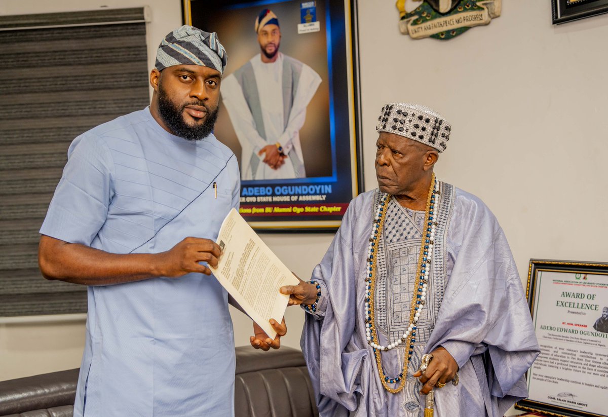 Adebo_ogund's tweet image. Today, I had the immense honor of receiving an Outstanding Leadership Award from the revered Ibadan Royal Highnesses and the Council of Traditional Baales of Ibadanland.
Their courtesy visit and this heartwarming recognition deeply touched me, and I am reminded once again of the…