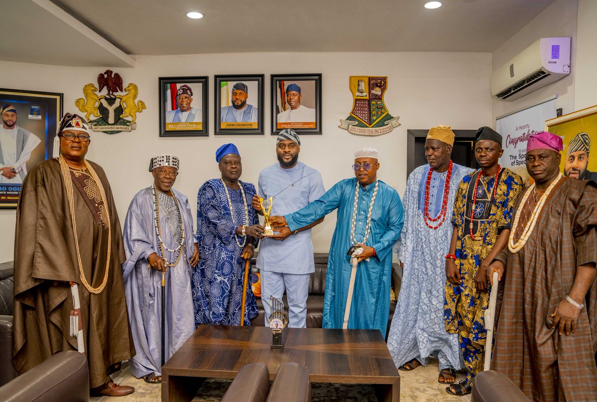 Adebo_ogund's tweet image. Today, I had the immense honor of receiving an Outstanding Leadership Award from the revered Ibadan Royal Highnesses and the Council of Traditional Baales of Ibadanland.
Their courtesy visit and this heartwarming recognition deeply touched me, and I am reminded once again of the…