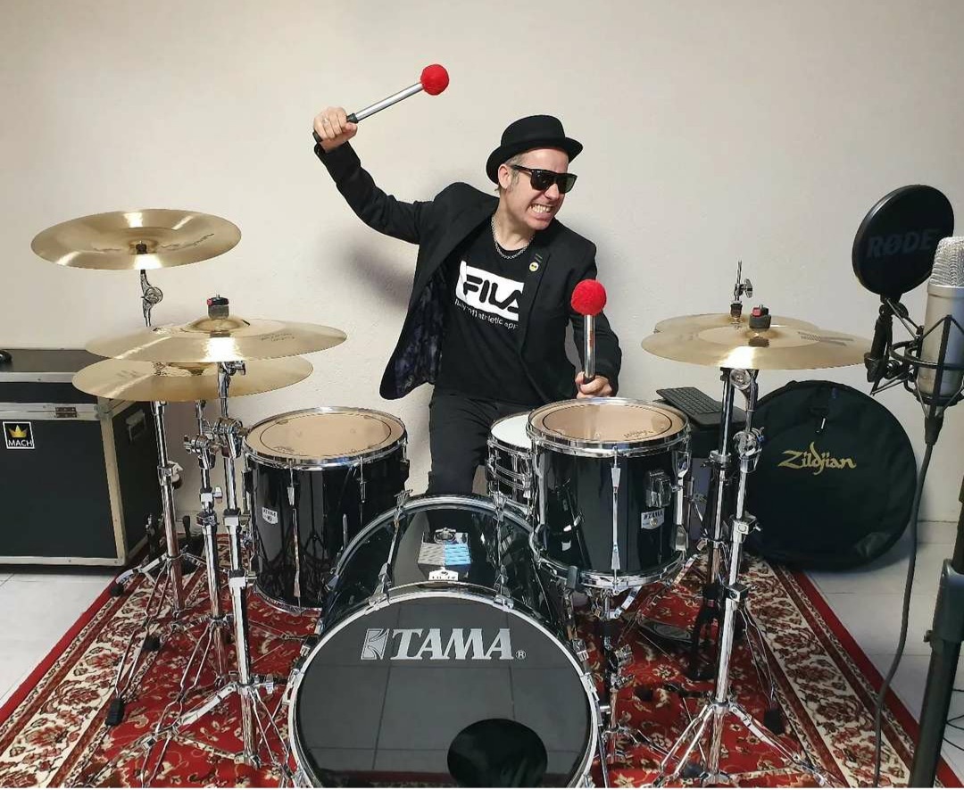 Muy felíz día del #baterista al gran batero de MACH <a href="/mchampagna/">Mariano Champagna</a> !!!
👏🏻👏🏻👏🏻👏🏻

Felicidades, salud y Rock n Roll !! 👊🏻😎🥁🔥🥂

#MarianoChampagna
#MACH 

🌟Escuchá #Viento en todas las plataformas digitales 💽 Escuchá MACH 🎧🎵👇🏻
🔵 linktr.ee/mach_ 

🏅 MACH