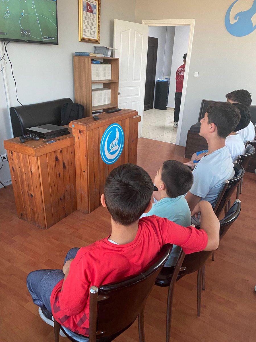 Beykoz Ülkü Ocaklarımız, Kutadgu Bilig Ortaöğretim Yaz Gelişim Programı kapsamında e-spor etkinliği gerçekleştirdi.