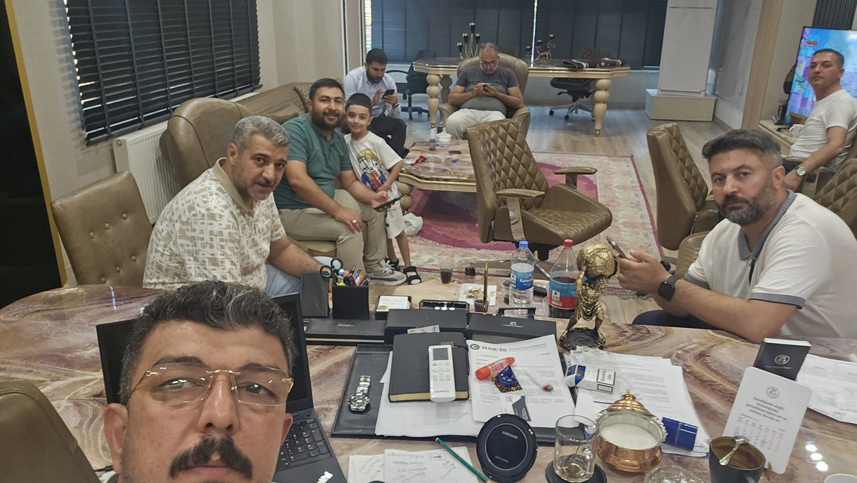 Adil bir paylaşım istiyoruz. Tıpkı yükü paylaştığımız gibi  #işçimüjdebekliyor  <a href="/MahinurOzdemir/">Mahinur Özdemir Göktaş</a>  <a href="/tcailesosyal/">T.C. Aile ve Sosyal Hizmetler Bakanlığı</a> <a href="/tcbestepe/">T.C. Cumhurbaşkanlığı</a> <a href="/HMBakanligi/">T.C. Hazine ve Maliye Bakanlığı</a> <a href="/csgbakanligi/">T.C. Çalışma ve Sosyal Güvenlik Bakanlığı</a>