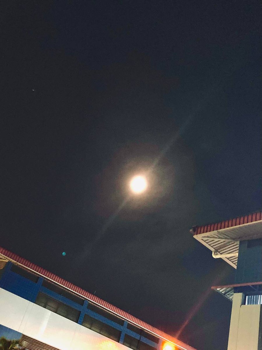 qimification's tweet image. Lost my way to the stars a long time ago. Now, every time I look at the moon, I'm reminded of what could've been – a bright light that I let fade.