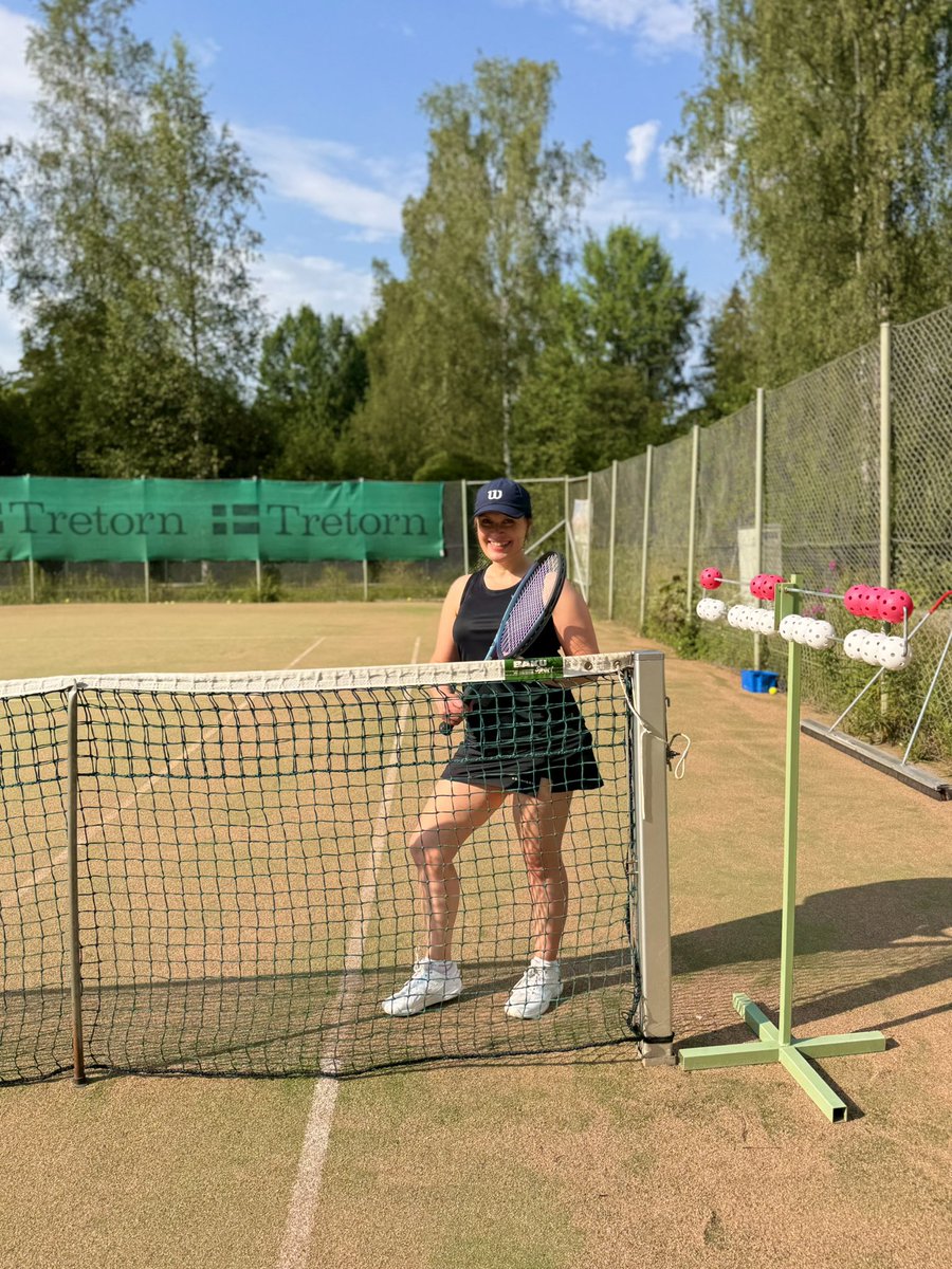 Ripautus, rystysyöttö, volttaus, verholle nousu, verholle lasku, näpy näpy.

#grani
#wibledon
#kuumakusyntistenpöydässä