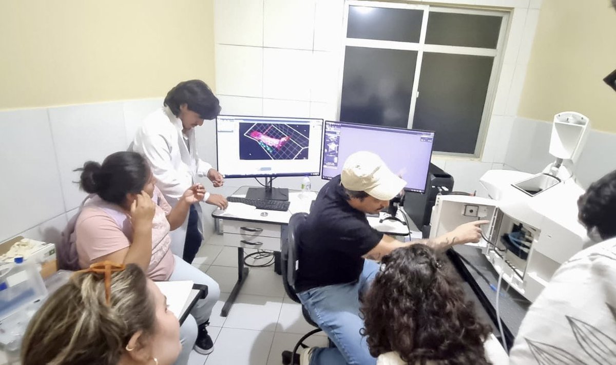 SamuelTadeuRoc1's tweet image. Honored to teach Light Sheet Microscopy at UECE using the only @zeiss_micro LightSheet 7 in Brazil! 🔬🇧🇷
Thanks to BioIMG, @cziscience , CAPI-UFMG &amp;amp; Prof. Luciana Melo for the support — and to @LiSIUM_Chile &amp;amp; @anvargasr for my training.
Let’s expand microscopy in South America!