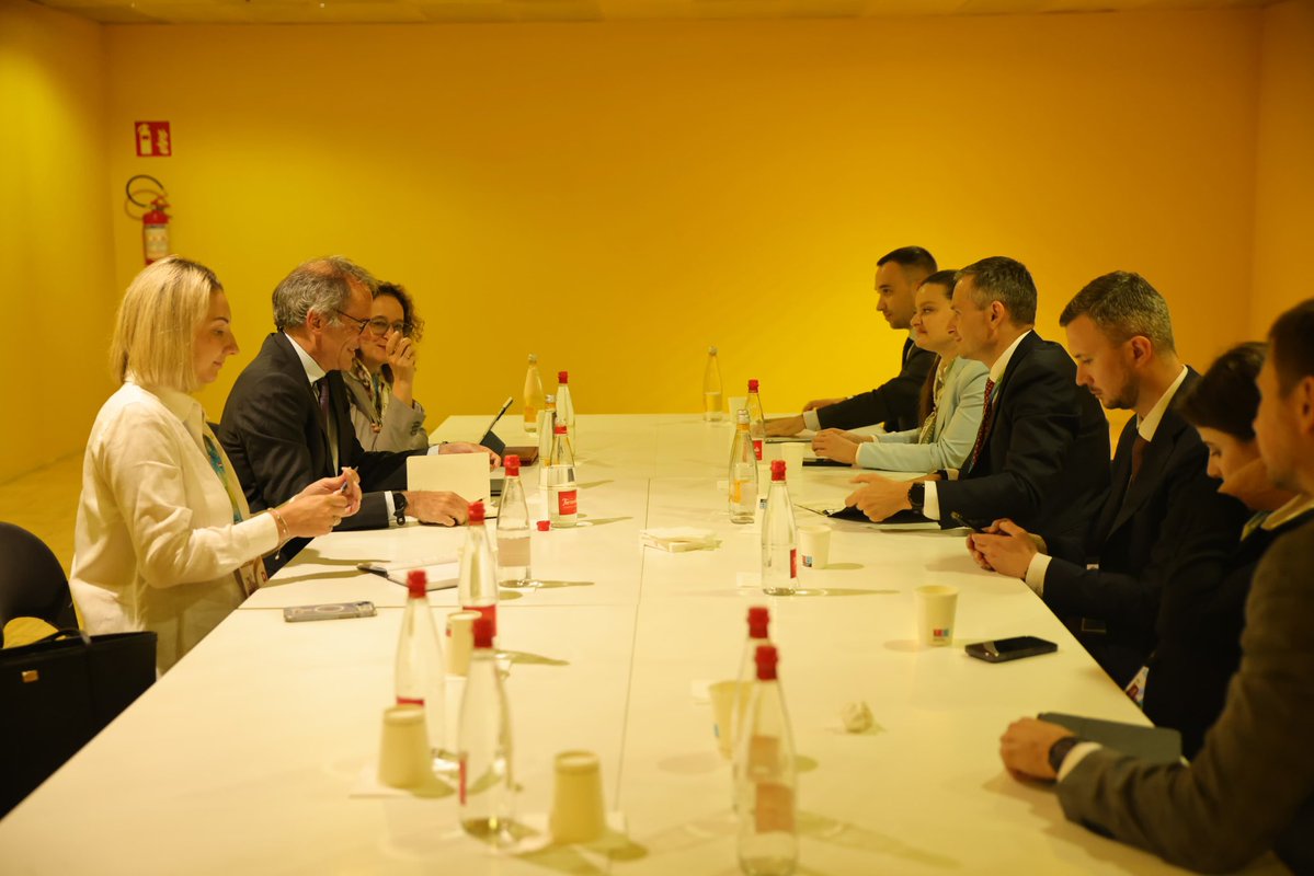 agarmora's tweet image. Always great to meet @SergiiMarchenk3. We reaffirmed @IFC_org’s support for PPPs, and finding ways to maximize private capital mobilization and minimizing public finance support.
With 2% GDP growth expected in 2025, Ukraine’s recovery momentum is building. #URC2025.