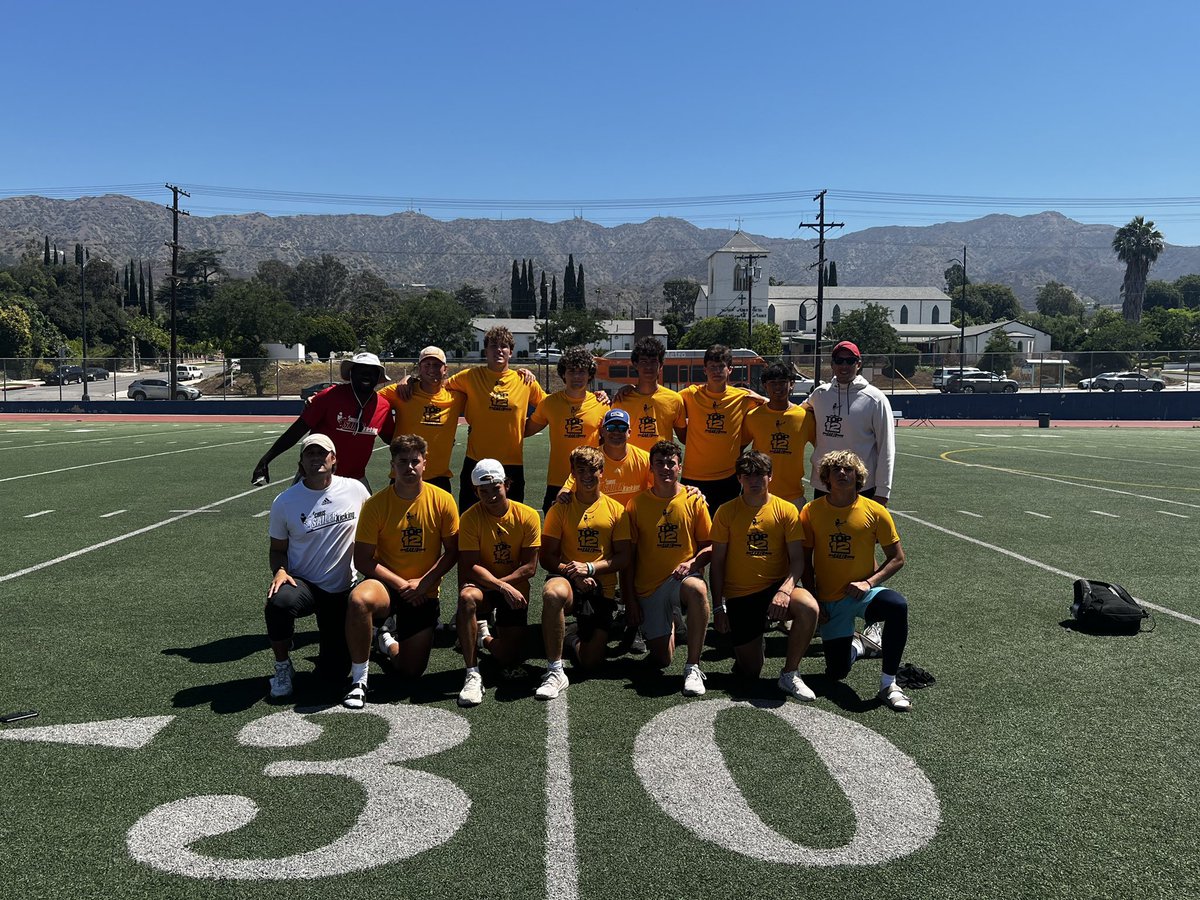 MicahDrescher's tweet image. Honored to have the opportunity to play in the Navy All-American Bowl @AABonNBC and for receiving my gold Top 12 shirt. Thank you @Chris_Sailer for the fantastic Top 12 camp. @CNendick25 @HCRedDevilFB @UMichFootball @JTBrown721 @Garrett__Alan @jbrowngoblue @CoachKurzner