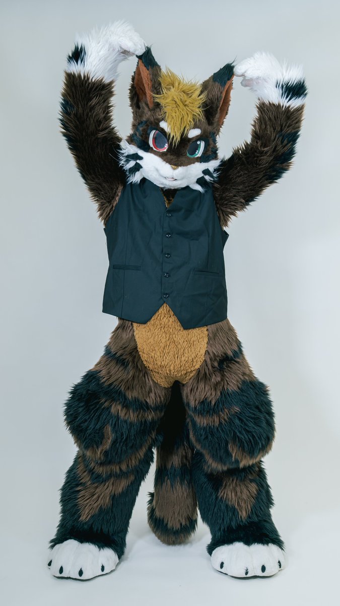 Love U!
📷<a href="/MountainPineTW/">山松 MountainPine 🦊🐿️ ⏭️ UTFG</a> 
✂️ 黑雪工坊kuroyuki 
#FursuitFriday #Taiwan #Furry #MaineCoon #黑雪工坊