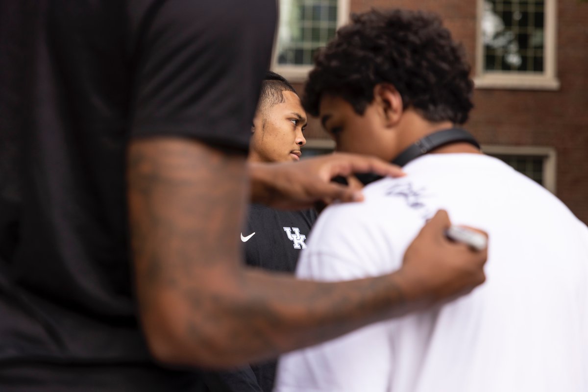 Spent Thursday afternoon with @kentuckymbb and <a href="/LexingtonRescue/">Lex Rescue Mission</a>. Lots of hoops, autographs, ice cream and good times.

#bbn #weareuk #gobigblue #kentucky #lexky #service