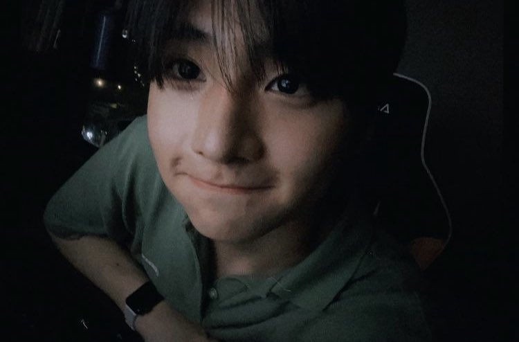 leadffer's tweet image. Même le soleil pleure parfois. Et la fête continue dans l’oubli du mal. La vie avance, en spirale douce et cruelle.