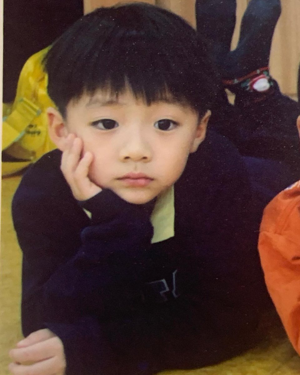 leadffer's tweet image. Tout est plus beau, tout est plus cruel. Le monde rit plus fort, et tombe plus vite. La boucle danse, insensible.