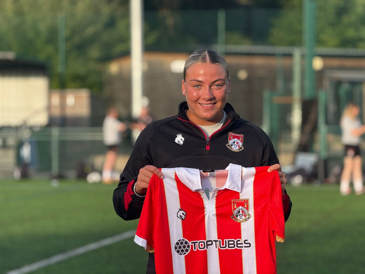 StourbridgeWFC's tweet image. We’re delighted to announce the signing of midfielder Lacey Hughes for 2025/26 ✍️
Lacey arrives after coming through the ranks at Birmingham City Women, most recently featuring for their U21s side 💙
Great to have you on board, Lacey! 🔴⚪
#StourbridgeWFC | #Glassgirls