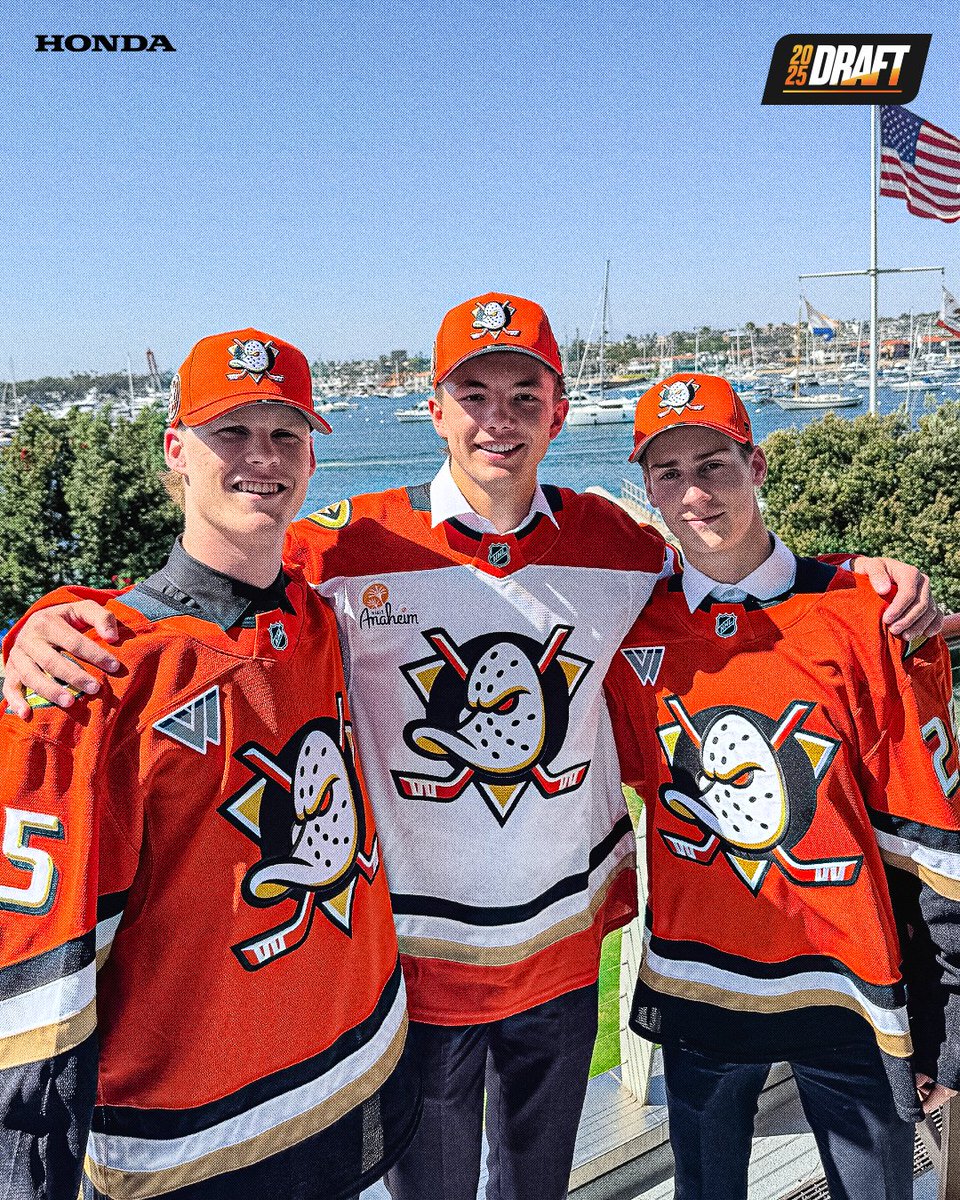 It's Giveaway Friday! 

🏒 Score an official 2025 NHL Draft shirt signed by our entire draft class 🏒 

RT, must be following and we will pick one winner.