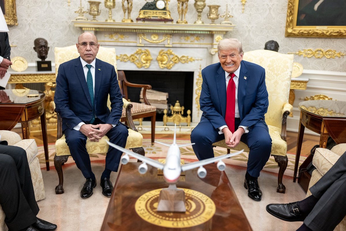 CheikhGhazouani's tweet image. سعدتُ بزيارة الولايات المتحدة الأمريكية ولقاء فخامة الرئيس دونالد ترامب @realDonaldTrump . تركزت مباحثاتنا على تعزيز التعاون الثنائي في مختلف القطاعات، واستكشاف الفرص الواعدة لتطوير الشراكات الاستثمارية و التجارية بين بلدينا.