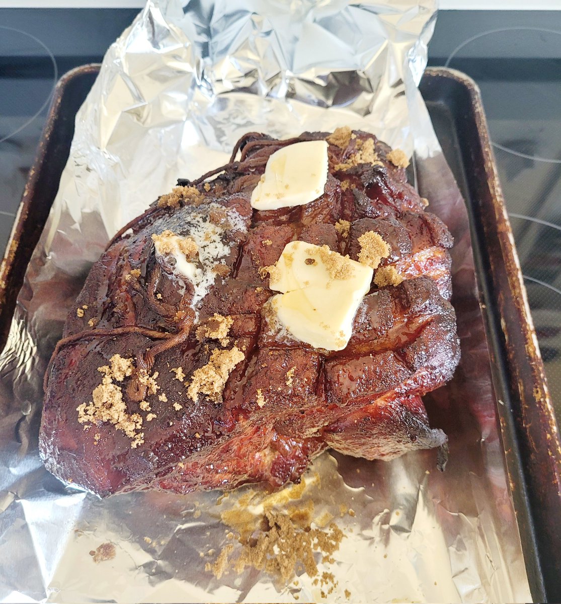 A beautiful collage of all 4 Boston Butts at wrap time 👀 🔥🔥🔥
#RollSmoke💨💨💨
#CoppertonCarnivore💨🍻🤘