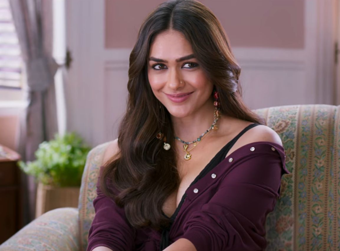 #MrunalThakur absolutely shines in the Son of Sardar 2 trailer! This looks like her first mass film and her bubbly, fun energy is infectious Loved it!✨🤍
