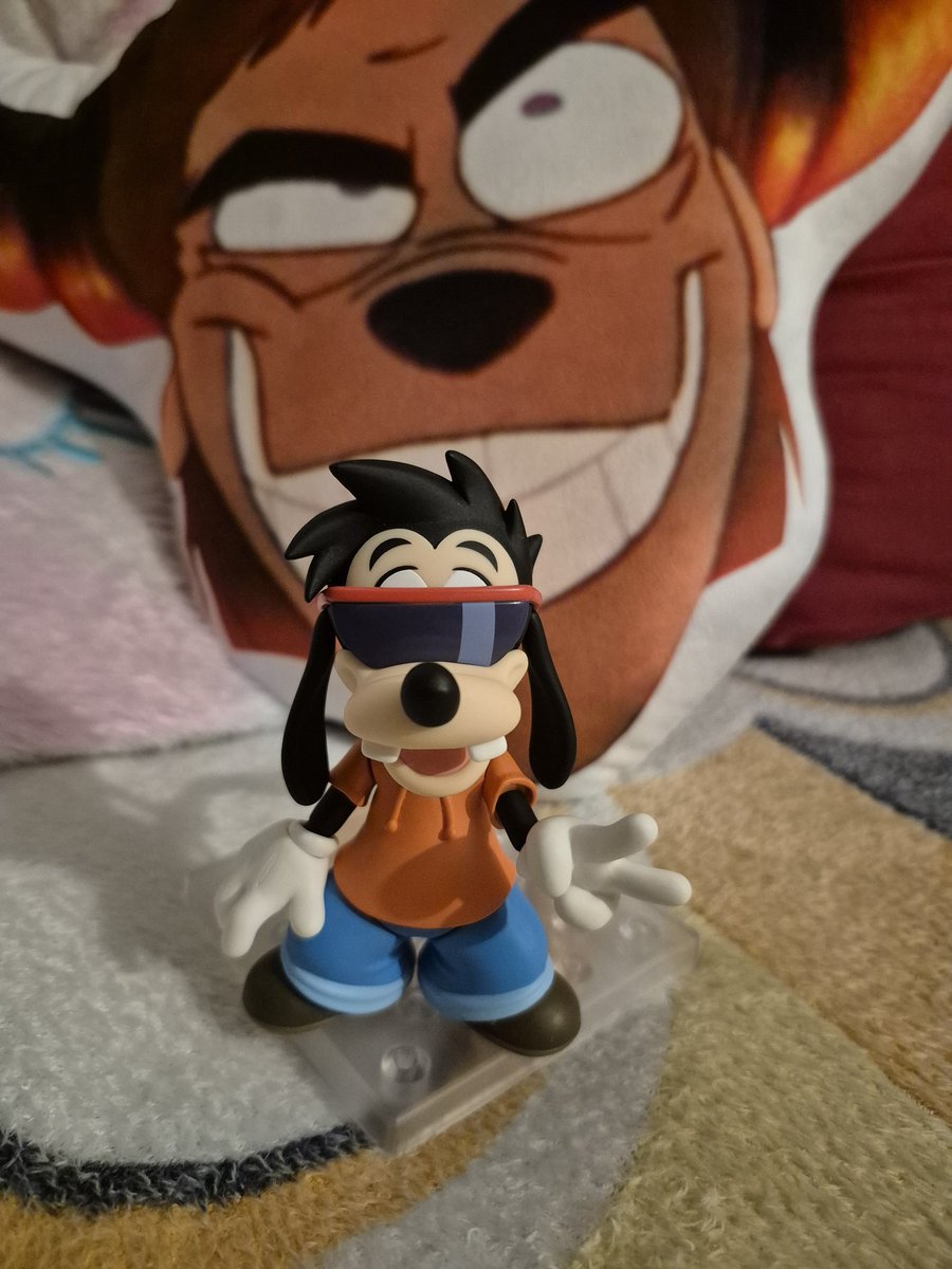 FoolishRacclown's tweet photo. I got my sweet little Goof boy nendoroid!! Please ignore Bradley's impersonation of Majora's moon in the back
#maxgoof #bradleyuppercrustiii #Goofymovie https://t.co/UM6HrdNQs6