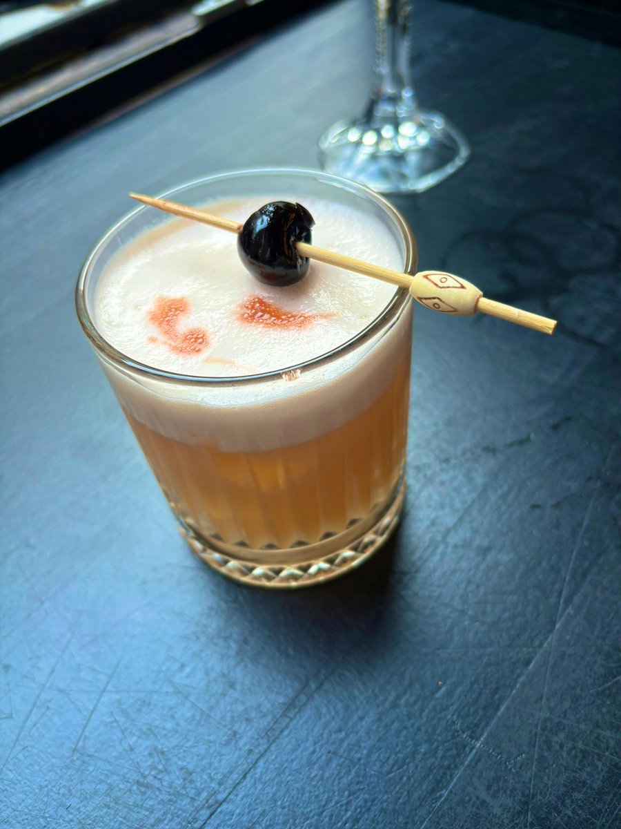 Plastik sandalyede oturup tombul efes içseydim keşke ama şükür bugünümüze 🌹