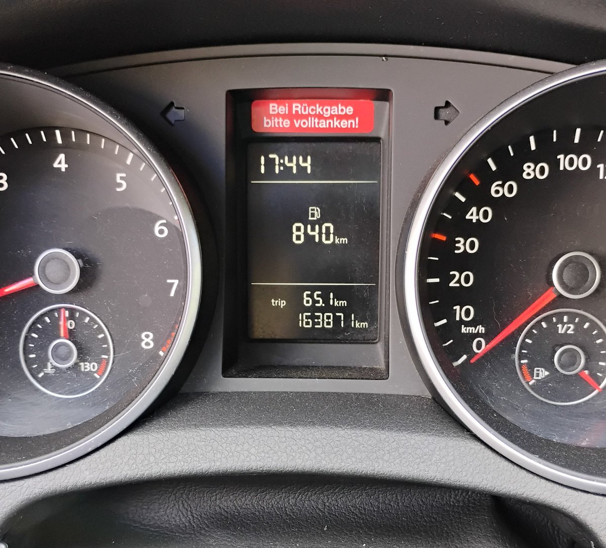 Mietwagen mit 740km Restreichweite übernommen.
Nach einigen Tagen und 65km mehr auf der Uhr sind es nun 840km.
Wenn es so weitergeht, brauch ich nie wieder zu tanken. 😎
#perpetuummobile