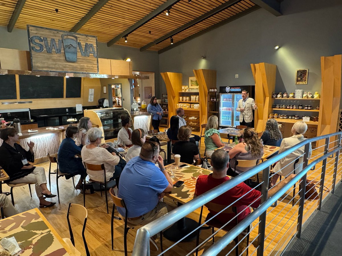 VARuralCenter's tweet image. #VRLI is spending our last day in #SWVA in Abingdon- Great to be at the @SWVACulturalCtr!
@IsraelOQuinn welcomed #VRLI to his district and emphasized that Southwest VA’s delegation prioritizes being a cohesive unit to support not just localities but also the entire region!
