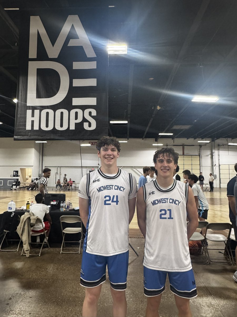 Midwest Elite Cincy MHC took down Uptown Select in a great game to advance to the 16U championship vs. Team New England.

Class of 2027 Robert Rohrer was electric, scoring 19 in the first half and finishing with 32. The quick guard controlled the tempo, knocked down multiple