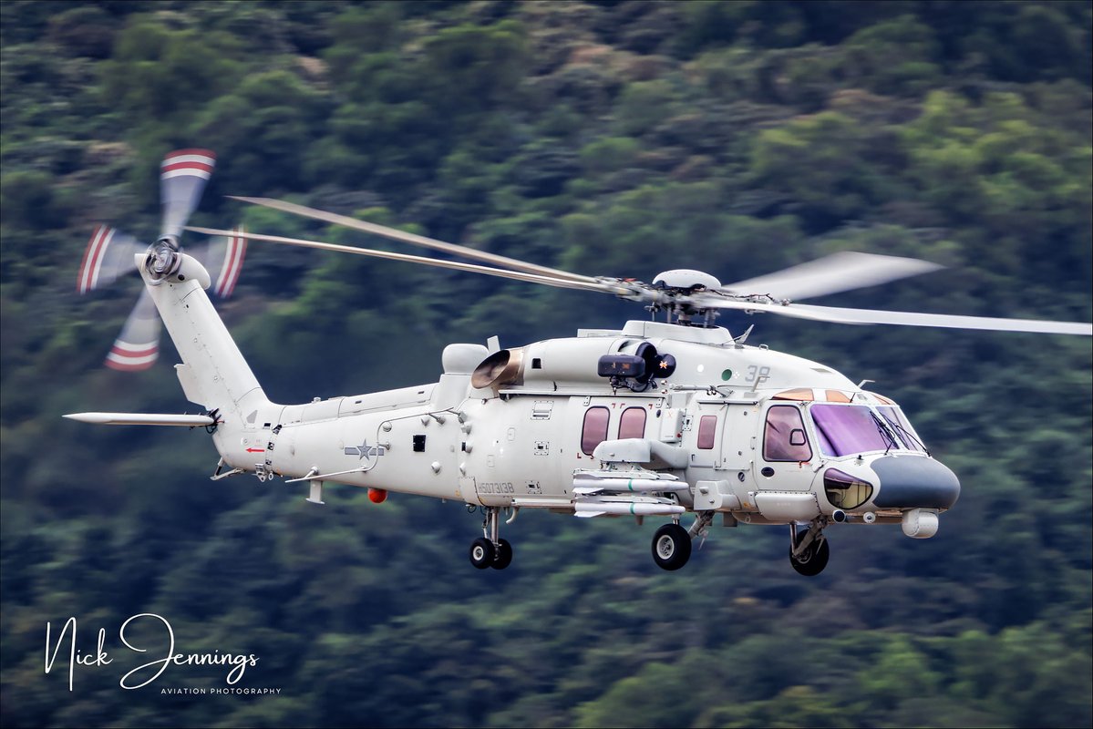 darealnjennings's tweet image. Apologies if you don't like helicopters, as you may not like my next few posts! The Zhuhai 2024 show marked the public debut of the Harbin Z-20J. Much like the American MH-60S, this fills the naval utility transport role, rather than the ASW role.